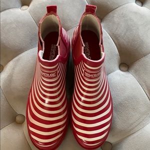 NWOT Regatta Rubber Rain Booties Size 8.